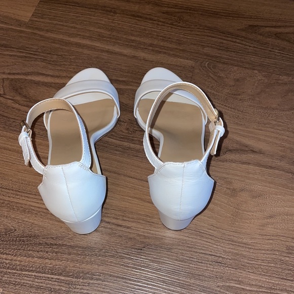 White Naturalizer Vera Dress Sandal 7.5W - Picture 4 of 8